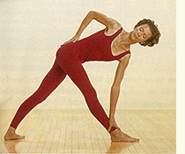 PARIVRTTA-TRIKONASANA-4